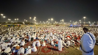 Jamaah haji Indonesia bersama jamaah dari berbagai negara melakukan mabit di Muzdalifah, Makkah, Arab Saudi, Rabu (27/5/2026) waktu setempat. [ANTARA FOTO/Citro Atmoko/nym]
