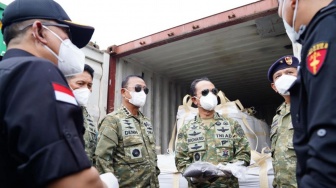 TNI AL Gagalkan Penyelundupan Puluhan Kontainer Mineral Ilegal di Batam