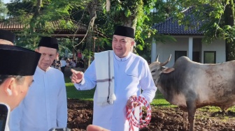 Rudy Susmanto Serahkan Ratusan Hewan Kurban dan Soroti Integrasi Masjid Baitul Faizin