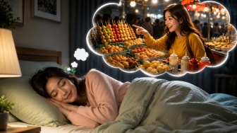 Arti Mimpi Beli Makanan atau Jajan, Benarkah Jadi Pertanda Rezeki?