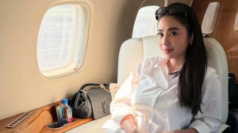 Demi Kurban, Dewi Perssik Rela Sewa Private Jet dari Kalimantan ke Jakarta!