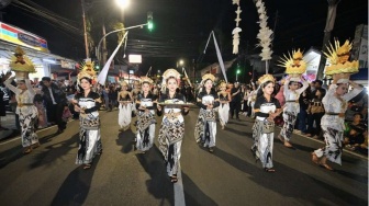 Kirab Budaya Napak Tilas Padjadjaran di Jabar, Binokasih Mulang Salaka Tandai Pembukaan di Sumedang