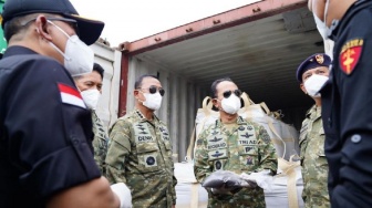 Harta Karun RI Nyaris Lenyap, TNI AL Sergap 25 Kontainer Mineral Ilegal di Batam