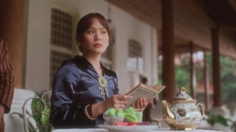 Terlibat Cinta Terlarang dengan Refal Hady di MV Terbaru, Sheryl Sheinafia Jadi Istri yang Kesepian