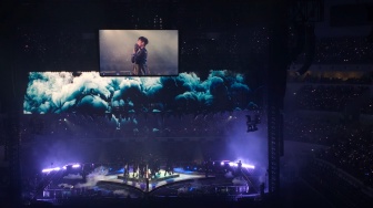 Konser FForever di Jakarta Memanas, Vanness Wu Goda Vic Zhou Lepas Jaket di Panggung