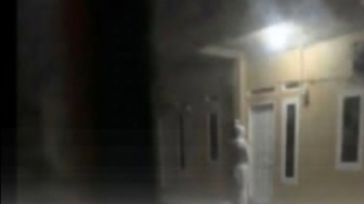 Geger Pocong Ketuk Pintu di Bandar Lampung, Modus Rampok atau Iseng? Polisi Beri Jawaban Menohok