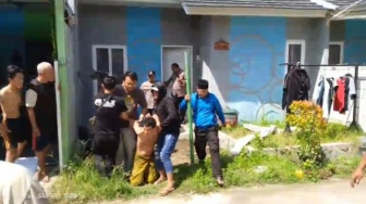 Bak Film Aksi, Pengedar Sabu di Bangkalan Kabur Lewat Genteng Lalu Nyungsep dari Plafon