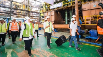 Gubernur Khofifah Tinjau PG Ngadirejo Milik PT SGN, Optimis Capai Target Swasembada Lebih Cepat