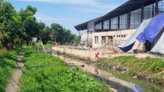 Sengitnya Sengketa Lapangan Padel di Keputih Surabaya: Nasib Petambak Ikan di Ujung Cor