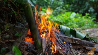 Bakar Sampah Bukan Solusi Praktis: Mengapa Cara Tradisional Ini Justru Mengancam Nyawa?