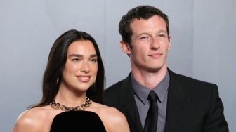 Kejutkan Publik, Dua Lipa Resmi Menikah dengan Callum Turner