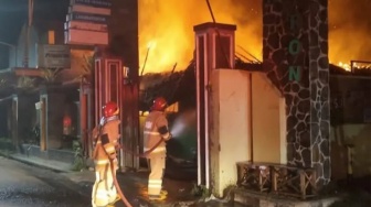 Puskesmas Tiron Kediri Membara di Tengah Malam, Aset Rp800 Juta Dilalap Si Jago Merah