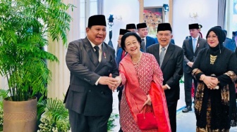 Prabowo-Mega Gandengan Tangan, Hasto Singgung 'Beban' Warisan Kebijakan Jokowi