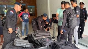Tim Jibom Temukan 'Granat Maut' di Lokasi Ledakan Biak, Olah TKP Terpaksa Ditunda