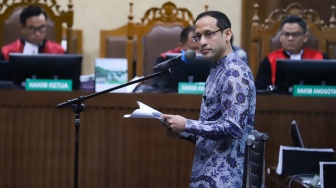 Terdakwa kasus dugaan korupsi pengadaan Chromebook dalam program digitalisasi pendidikan di Kemendikbudristek Nadiem Anwar Makarim saat menjalani sidang pembacaan pledoi (nota pembelaan) di Pengadilan Tipikor, Jakarta, Selasa (2/6/2026).  [Suara.com/Alfian Winanto]