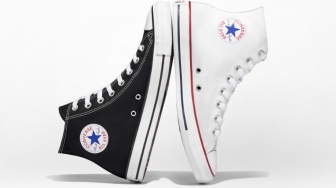Melawan Arus Tren: Rahasia Converse Chuck Taylor Tetap Relevan di Era Modern