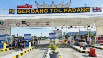 23.353 Kendaraan Melintasi Tol Padang-Sicincin pada Libur Panjang
