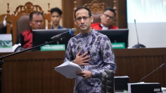 Terdakwa kasus dugaan korupsi pengadaan Chromebook dalam program digitalisasi pendidikan di Kemendikbudristek Nadiem Anwar Makarim saat menjalani sidang pembacaan pledoi (nota pembelaan) di Pengadilan Tipikor, Jakarta, Selasa (2/6/2026).  [Suara.com/Alfian Winanto]