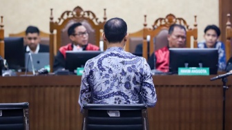 Terdakwa kasus dugaan korupsi pengadaan Chromebook dalam program digitalisasi pendidikan di Kemendikbudristek Nadiem Anwar Makarim saat menjalani sidang pembacaan pledoi (nota pembelaan) di Pengadilan Tipikor, Jakarta, Selasa (2/6/2026).  [Suara.com/Alfian Winanto]