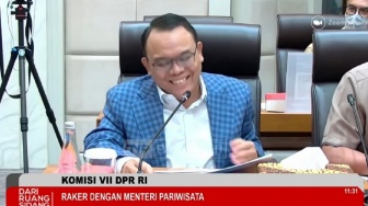 'Apa Salah Saya?' Ketua Komisi VII DPR Sentil Menpar Widiyanti Gara-gara Tak Disapa Saat Rapat