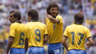 8 Hari Menuju Piala Dunia 2026: Tonton Ulang Gol Roket Socrates yang Membungkam Uni Soviet