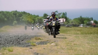 Suzuki V-Strom 250SX Libas Jalur Ekstrem Bali Dari Savana Tianyar Hingga Black Lava
