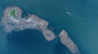 'Pulau Sampah' Kembali Muncul di Muara Angke, Greenpeace Desak Jakarta Benahi Sistem dari Sumber