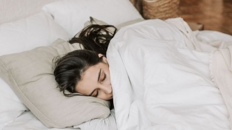 Jangan Asal Pilih, Ini 5 Warna Seprai yang Bantu Tidur Lebih Nyenyak Menurut Ahli