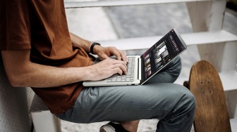Acer Swift Air 14 Meluncur, Laptop AI Tipis dengan Intel Core Series 3 dan Baterai Tahan 19 Jam