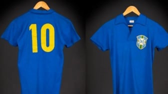 Mau Jersey Legendaris Pele saat Final Piala Dunia 1958? Cukup Siapkan Uang Segini