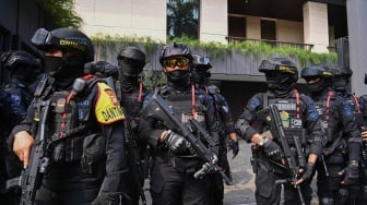 Bukan Tanpa Alasan! KPK Jelaskan Kehadiran Brimob Bersenjata saat Geledah Rumah Silmy Karim