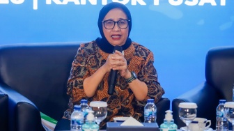Kepala Badan Gizi Nasional (BGN) Nanik Sudaryati Deyang saat konferensi pers di Gedung BGN, Jakarta, Kamis (4/6/2025). [Suara.com/Alfian Winanto]
