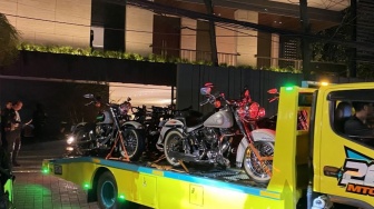 Geledah 5 Jam, KPK Sita Moge Harley Davidson hingga Porsche di Rumah Silmy Karim