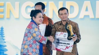 Ahmad Luthfi Antarkan Jawa Tengah Raih Penghargaan Pengendalian Inflasi dari Kemendagri