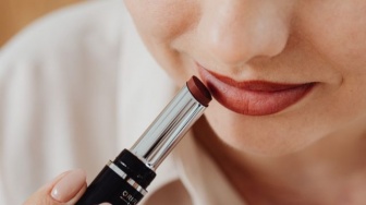 5 Lipstik Waterproof yang Tahan hingga 16 Jam, Mulai dari Rp12 Ribuan!