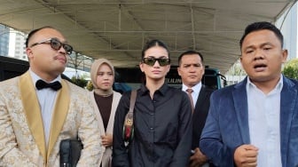 Tak Terima Dituding Somasi Ibunya, Ratu Sofya Laporkan Produser Film Reza Aditya