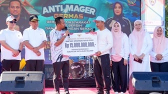 Gubernur Sulsel Serahkan Bantuan Rp15 Miliar untuk Infrastruktur dan UMKM Selayar