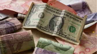 Ramai-Ramai Tukar Rupiah ke Dolar, Seberapa Efektif Amankan Tabungan?