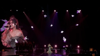 Raisa Persembahkan Video Kenangan Bareng Vidi Aldiano di Konser Love & Let Go