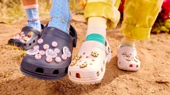 Berapa Harga Crocs Asli? Ini Cara Membedakannya dengan yang Palsu