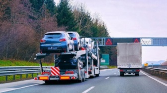 Awas Bahaya Memaksa Mobil Jalan Ketika Muncul Gejala Ini saat Perjalanan Jauh