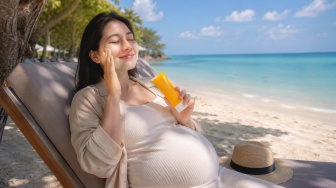 5 Sunscreen yang Aman untuk Ibu Hamil dan Menyusui, Kulit Glowing Bebas Flek Hitam