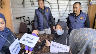 Tangis dan Amarah Pecah saat Rekonstruksi di Daycare Little Aresha: Bagaimana Kalau Anakmu Digituin?