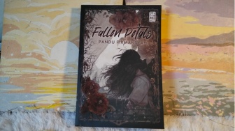 Fallen Petals: Novel Iyamisu dengan Plot Twist Berlapis