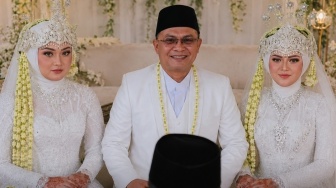 Perempuan Ini 'Hadiahkan' Suaminya Seorang Santriwati Berusia 19 Tahun Jadi Istri ke-2