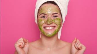 5 Jelly Mask Mawar untuk Redakan Kemerahan dan Bikin Kulit Glowing!