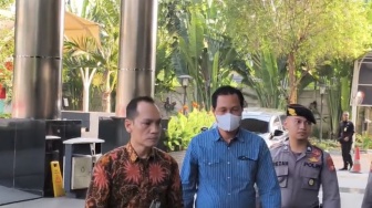 Bupati Muara Enim Edison Tiba di KPK Usai Terjaring OTT