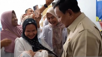 Momen Hangat Presiden Prabowo Sapa Bayi Keysha di RSUD KH Muhammad Thohir