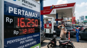 Jangan Langsung Panik! Ini Cara Cerdas Mengatur Pengeluaran Saat Harga Pertamax Meroket
