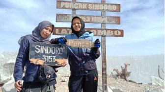 Pengalaman Trekking Gunung Sindoro Via Kledung Wonosobo